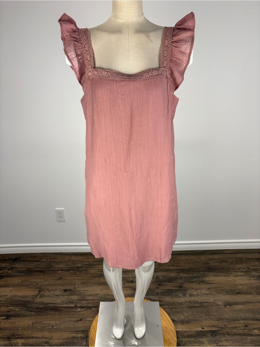 NWT Lulus Country Charm Mauve Ruffle Mini Shift Dress Crochet Lace Boho Pink M